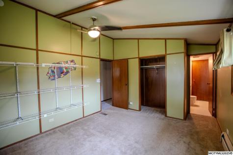 23620 Thrush Avenue Mason City IA 50401