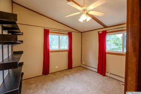 23620 Thrush Avenue Mason City IA 50401