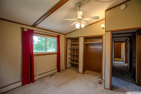 23620 Thrush Avenue Mason City IA 50401