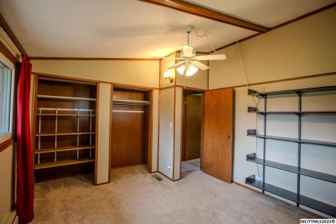 23620 Thrush Avenue Mason City IA 50401