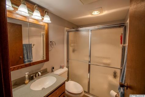 23620 Thrush Avenue Mason City IA 50401