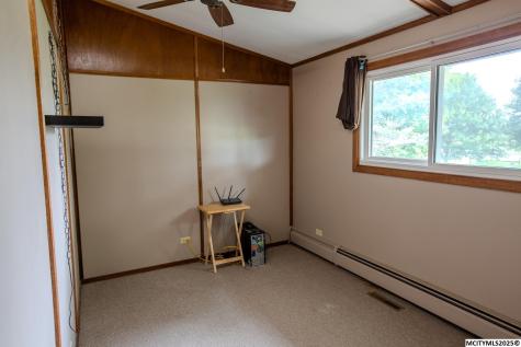 23620 Thrush Avenue Mason City IA 50401