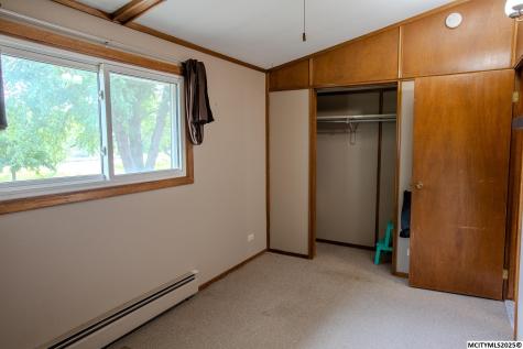 23620 Thrush Avenue Mason City IA 50401