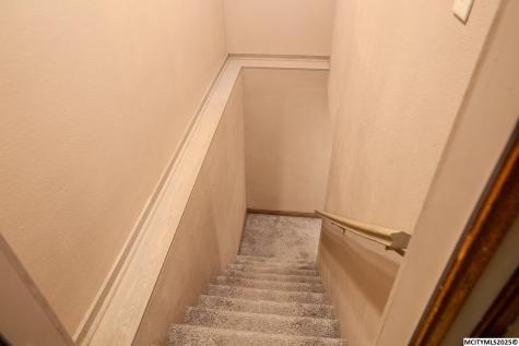 23620 Thrush Avenue Mason City IA 50401