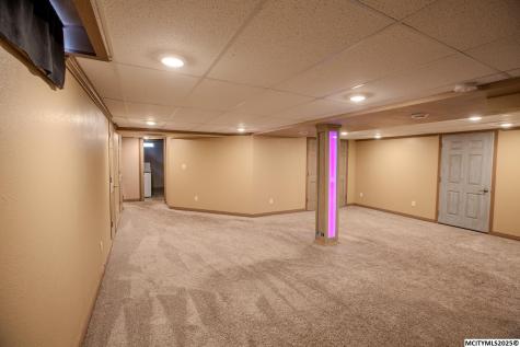 23620 Thrush Avenue Mason City IA 50401