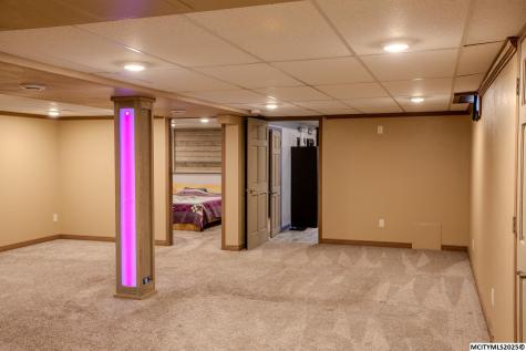 23620 Thrush Avenue Mason City IA 50401