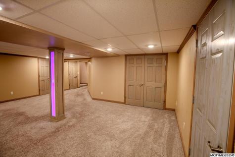 23620 Thrush Avenue Mason City IA 50401