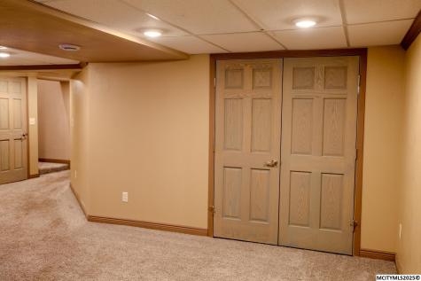 23620 Thrush Avenue Mason City IA 50401