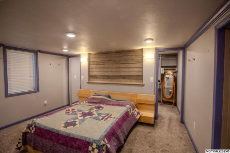 23620 Thrush Avenue Mason City IA 50401