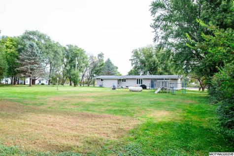 23620 Thrush Avenue Mason City IA 50401