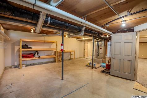 23620 Thrush Avenue Mason City IA 50401