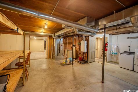 23620 Thrush Avenue Mason City IA 50401