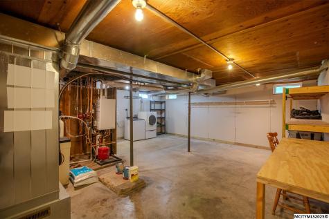 23620 Thrush Avenue Mason City IA 50401