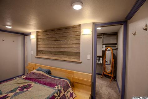 23620 Thrush Avenue Mason City IA 50401