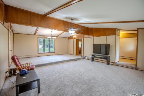 23620 Thrush Avenue Mason City IA 50401