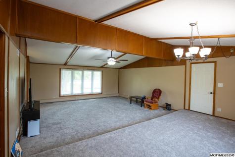 23620 Thrush Avenue Mason City IA 50401