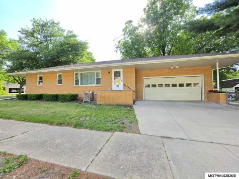104 N Taylor Mason City IA 50401