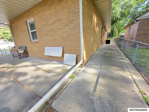 104 N Taylor Mason City IA 50401