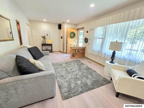 104 N Taylor Mason City IA 50401