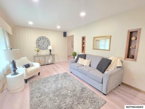 104 N Taylor Mason City IA 50401