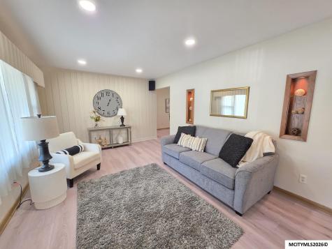 104 N Taylor Mason City IA 50401
