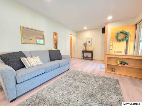 104 N Taylor Mason City IA 50401