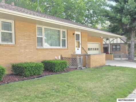 104 N Taylor Mason City IA 50401