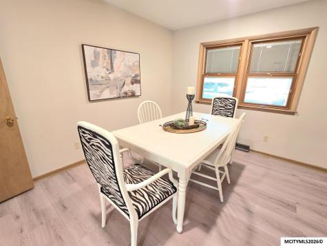 104 N Taylor Mason City IA 50401