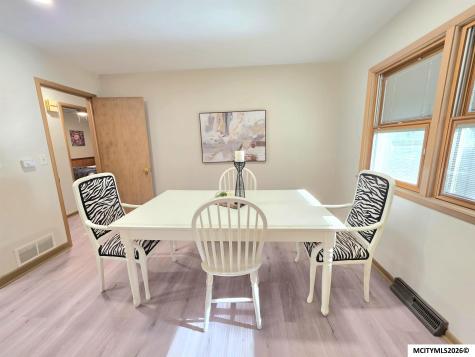 104 N Taylor Mason City IA 50401