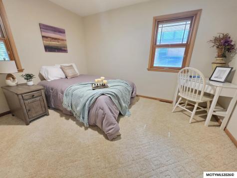 104 N Taylor Mason City IA 50401