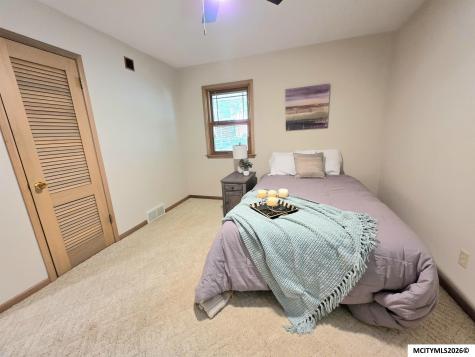 104 N Taylor Mason City IA 50401