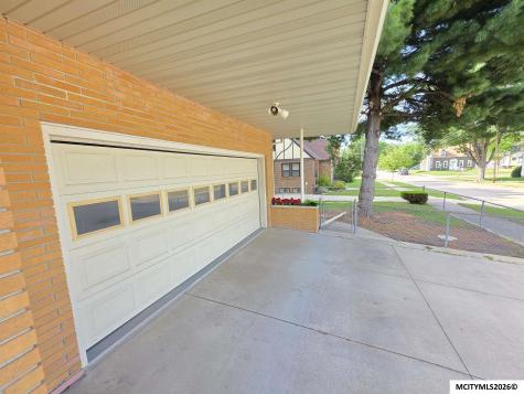 104 N Taylor Mason City IA 50401
