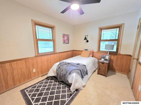 104 N Taylor Mason City IA 50401