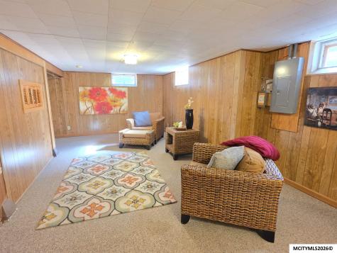 104 N Taylor Mason City IA 50401