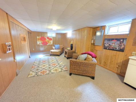 104 N Taylor Mason City IA 50401