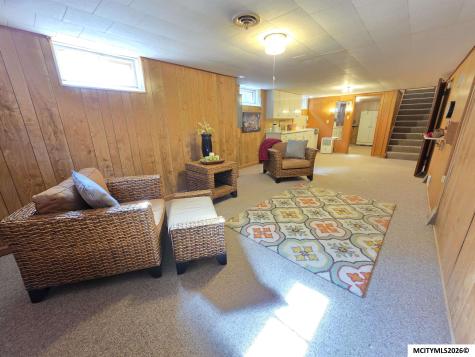 104 N Taylor Mason City IA 50401