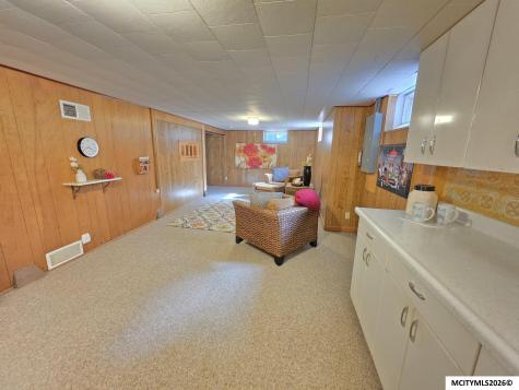 104 N Taylor Mason City IA 50401