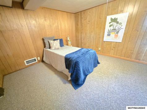 104 N Taylor Mason City IA 50401