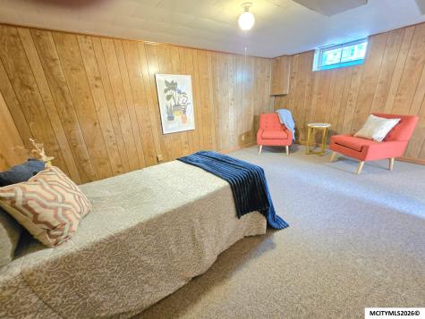104 N Taylor Mason City IA 50401