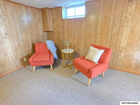 104 N Taylor Mason City IA 50401