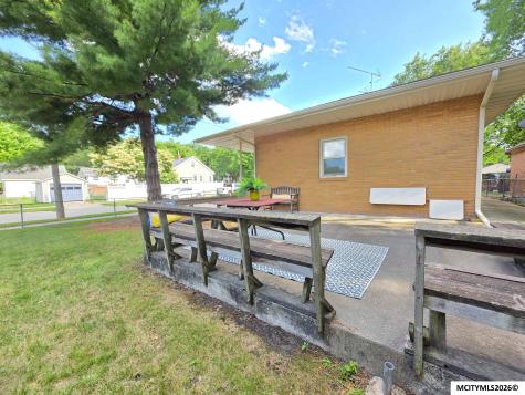 104 N Taylor Mason City IA 50401