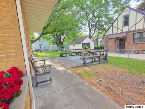 104 N Taylor Mason City IA 50401