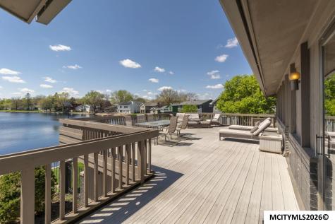 154 Lakeview Drive Mason City IA 50401