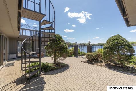 154 Lakeview Drive Mason City IA 50401