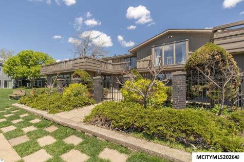 154 Lakeview Drive Mason City IA 50401