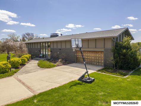 154 Lakeview Drive Mason City IA 50401