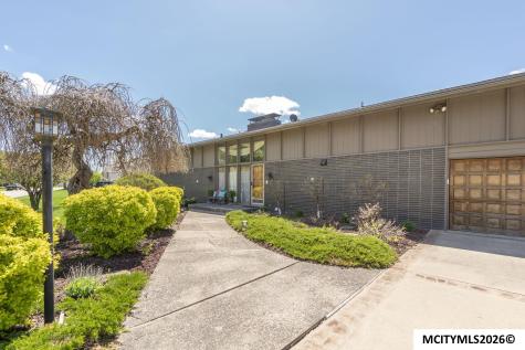 154 Lakeview Drive Mason City IA 50401