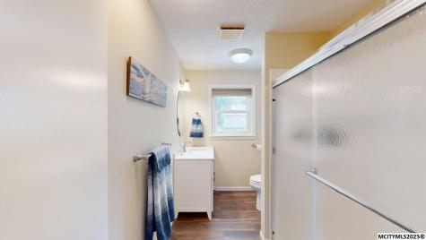 1606 N 8th Place Clear Lake IA 50428