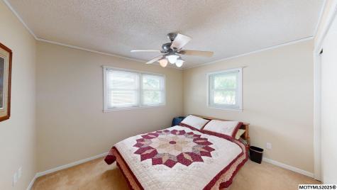 1606 N 8th Place Clear Lake IA 50428