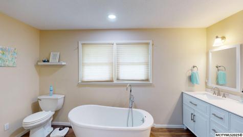 1606 N 8th Place Clear Lake IA 50428